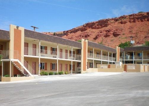 Economy Inn & Suites St. George Buitenkant foto