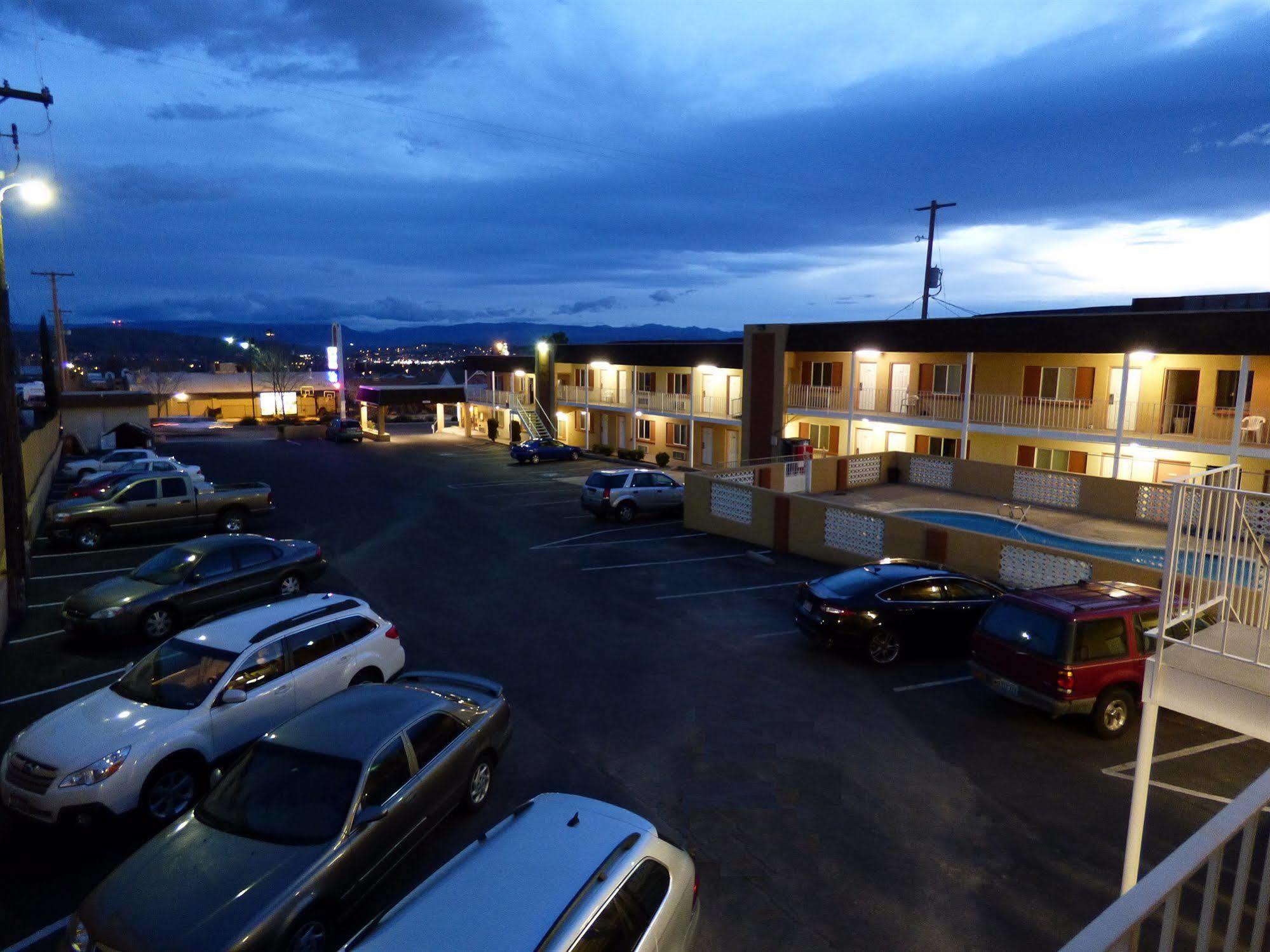 Economy Inn & Suites St. George Buitenkant foto